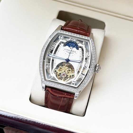 Longines men's watch with automatic mechanical movement, mineral-strengthened glass, and a 316L stainless steel case.